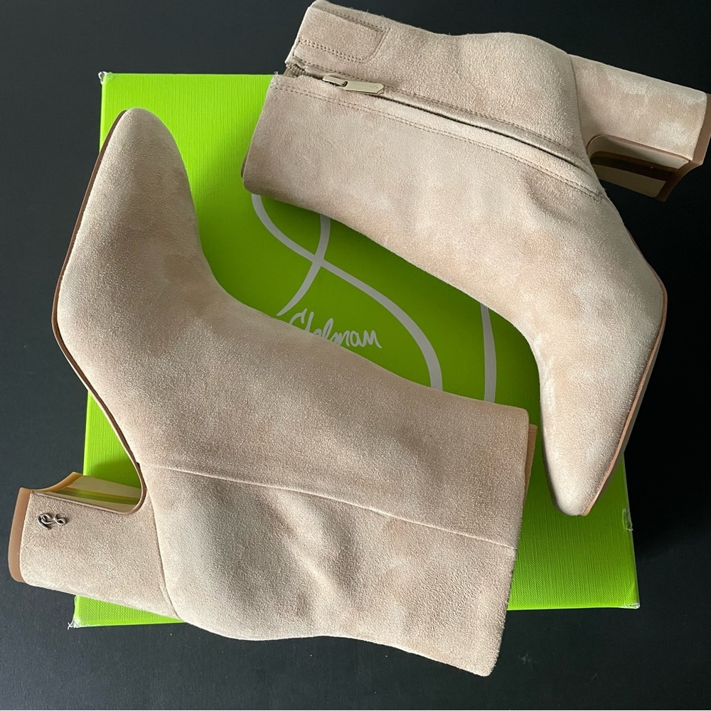 NIB Sam Edelman Fawn Warm Oat Suede Block Heel Ankle Boots - Picture 2 of 13
